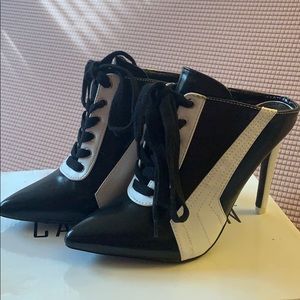 Cape Robbin Black and White Mule heels 6.5
